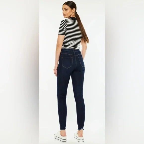 7/27 KanCan High-Rise Button Fly Lightly Distressed Dark Wash Raw Fray Hem - Picture 2 of 9